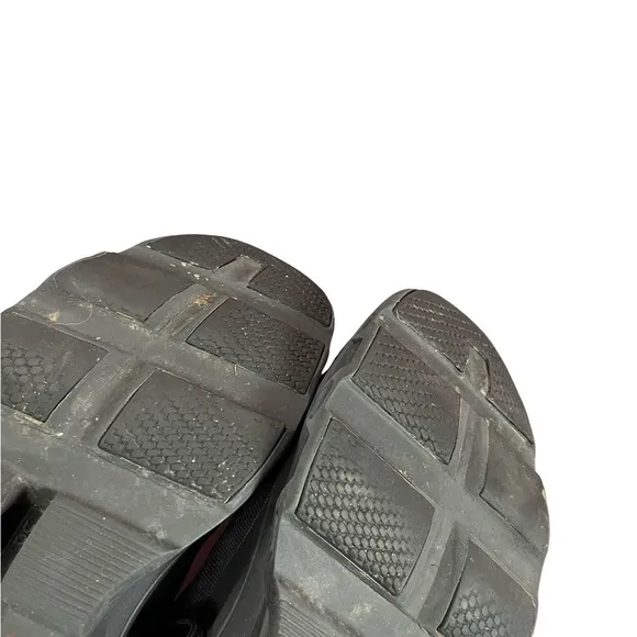 On Running Cloudmonster Cloud Tec  Black Sneakers
