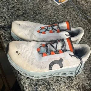 ON Running Cloudmonster men running sneakers Sz 11.5