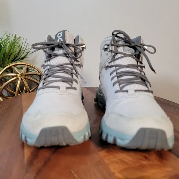 On Running Cloudridge Hiking Boot  Womens Size 7 High Top Sneaker Athletic Shoes