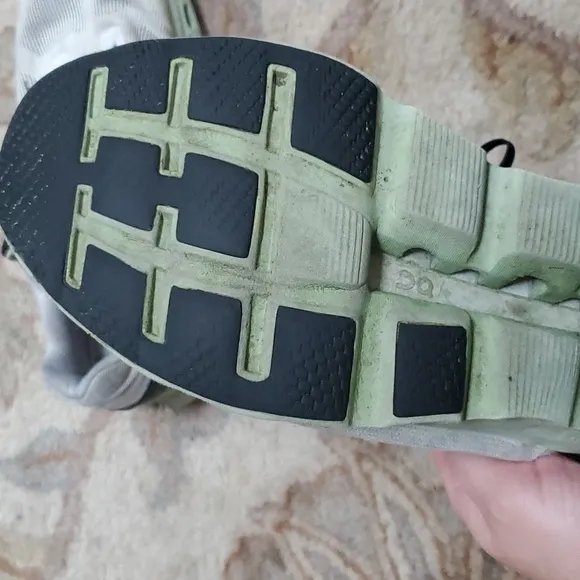 On Running Cloudstratus sneakers