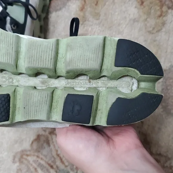 On Running Cloudstratus sneakers