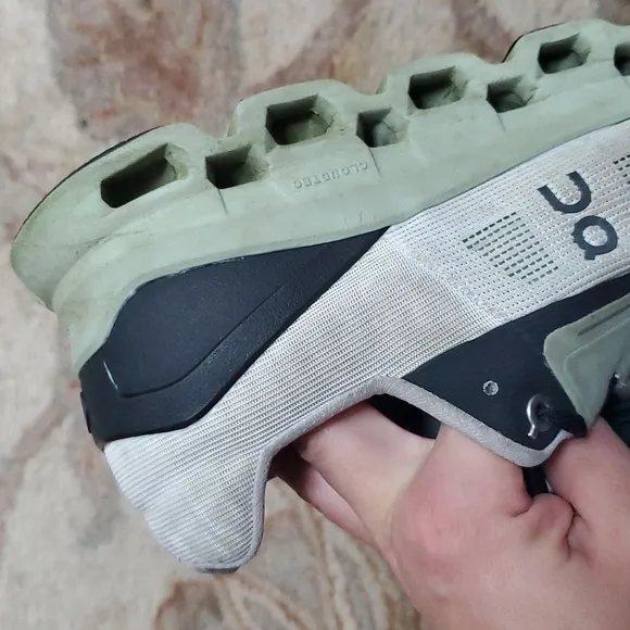On Running Cloudstratus sneakers