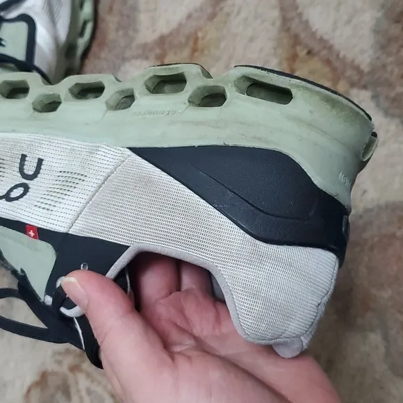 On Running Cloudstratus sneakers