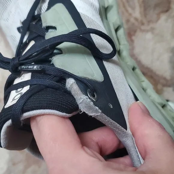 On Running Cloudstratus sneakers