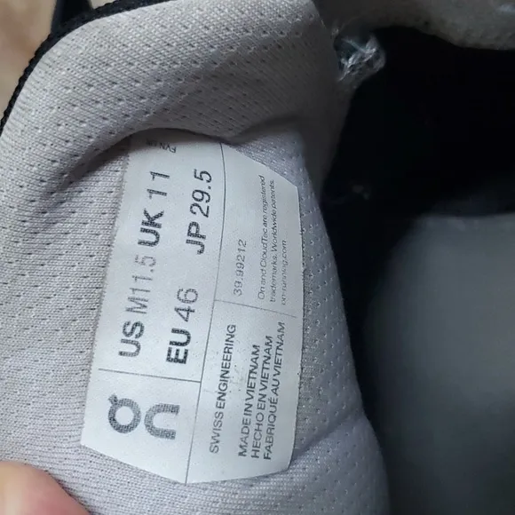 On Running Cloudstratus sneakers