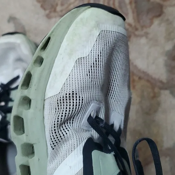 On Running Cloudstratus sneakers