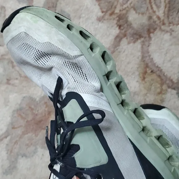 On Running Cloudstratus sneakers