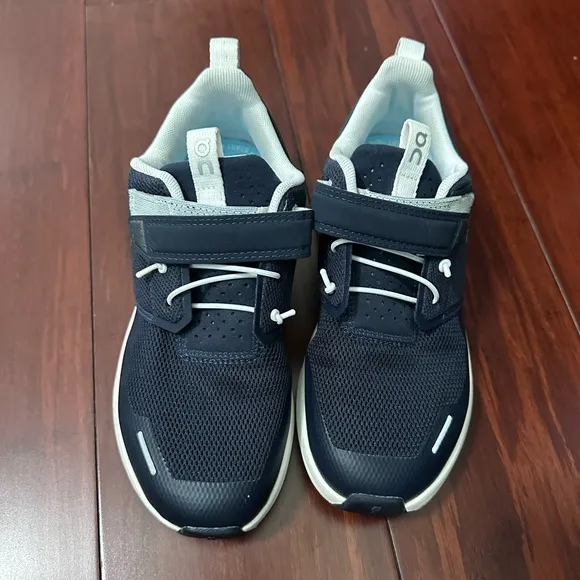 On Running Kids Navy Sneakers