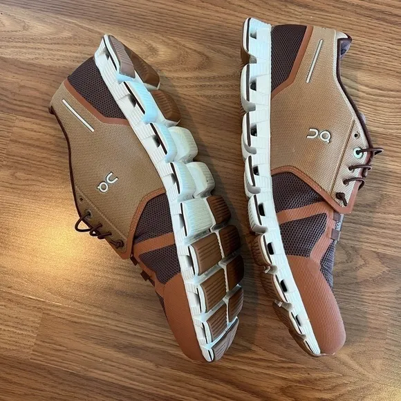 On Running men running sneakers size M14