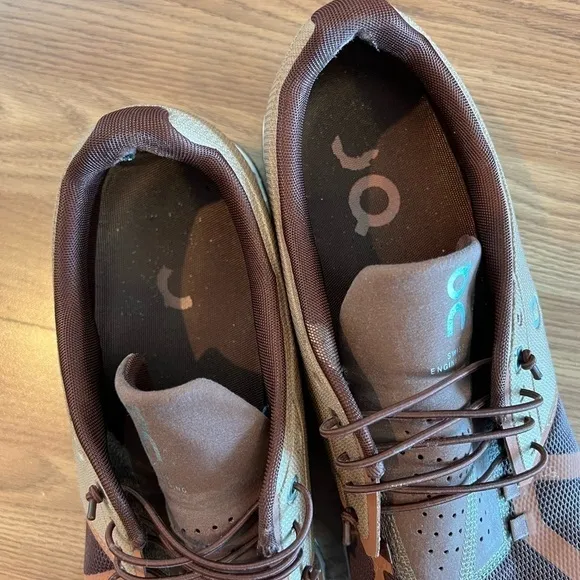 On Running men running sneakers size M14
