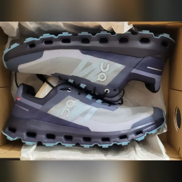 On Running men's trail sneakers size 10 Cloudvista