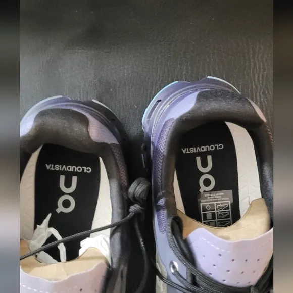 On Running men's trail sneakers size 10 Cloudvista