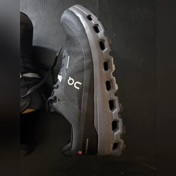On Running Sneakers, Women's Size 9, Cloudvista 2 Waterproof