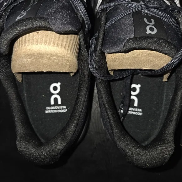 On Running Sneakers, Women's Size 9, Cloudvista 2 Waterproof