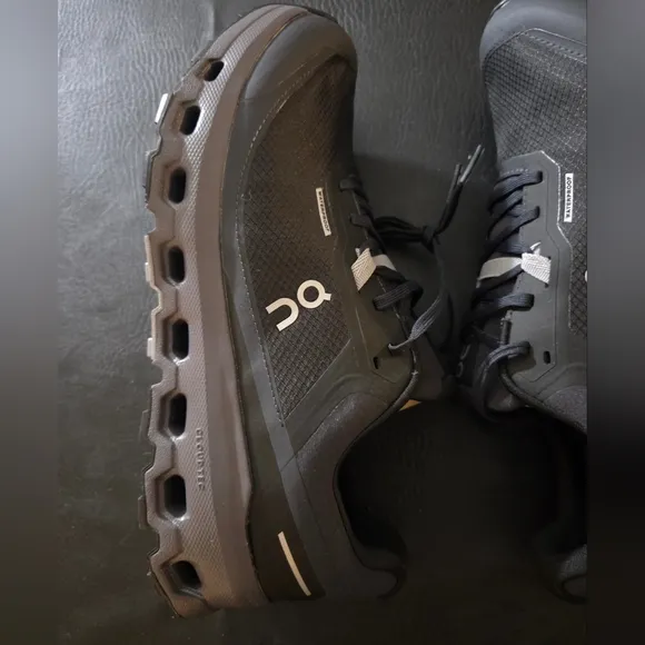 On Running Sneakers, Women's Size 9, Cloudvista 2 Waterproof