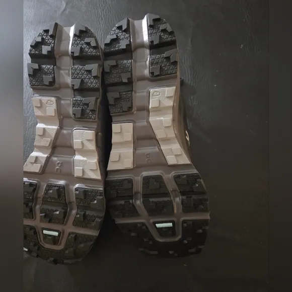 On Running Sneakers, Women's Size 9, Cloudvista 2 Waterproof