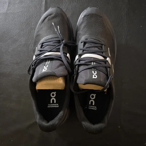 On Running Sneakers, Women's Size 9, Cloudvista 2 Waterproof