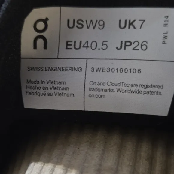On Running Sneakers, Women's Size 9, Cloudvista 2 Waterproof
