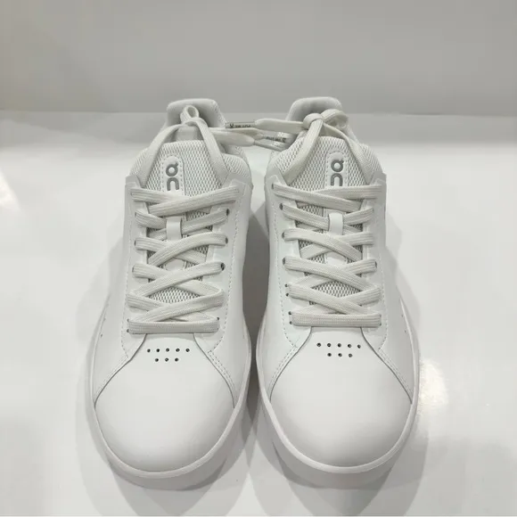 On Running The Roger Advantage Women’s Leather Sneakers