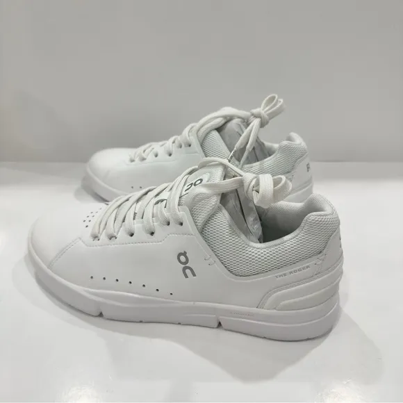 On Running The Roger Advantage Women’s Leather Sneakers