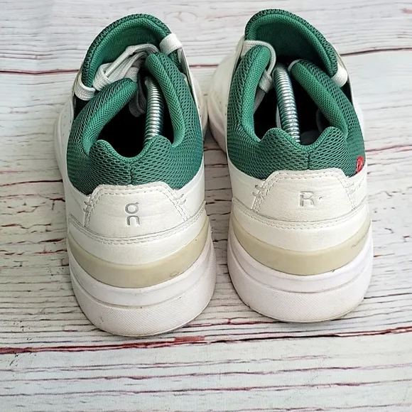 ON RUNNING The Roger White and Green Leather Sneakers Women's Size 7
