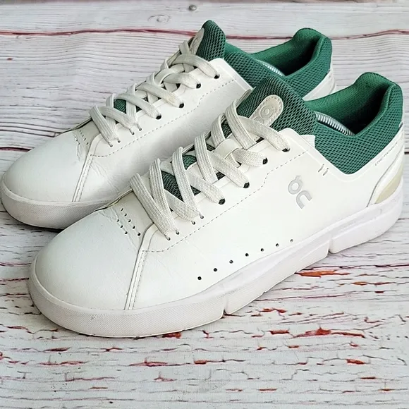 ON RUNNING The Roger White and Green Leather Sneakers Women's Size 7