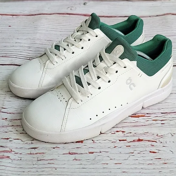 ON RUNNING The Roger White and Green Leather Sneakers Women's Size 7