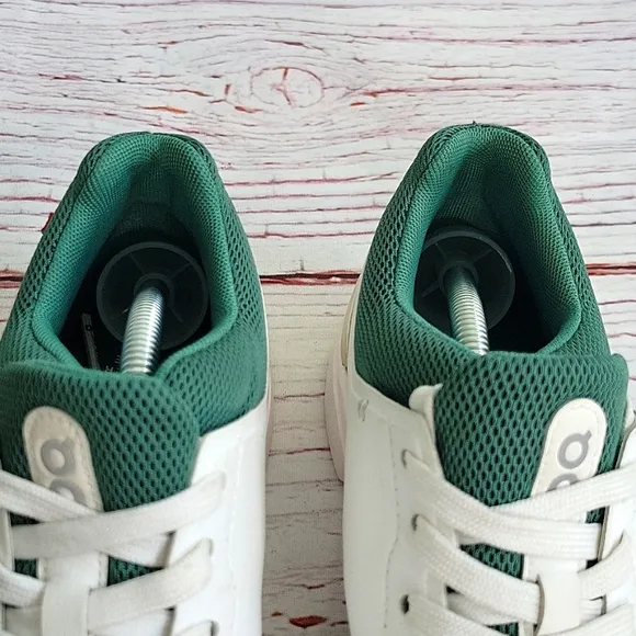 ON RUNNING The Roger White and Green Leather Sneakers Women's Size 7