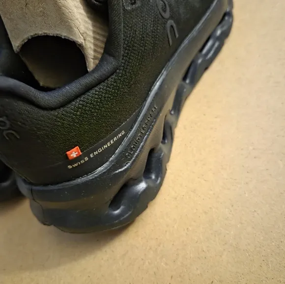 On Running Walking Sneakers, Men's Size 8, Cloudtilt
