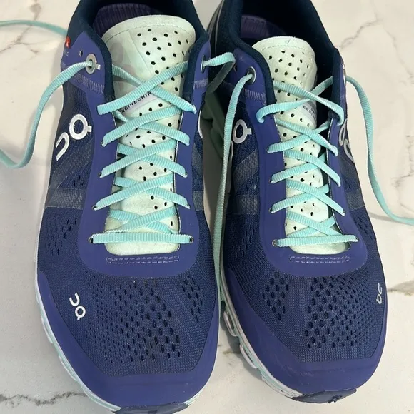 ON RUNNING WOMEN'S CLOUDFLOW DAWN/ JADE Size 7 Light weight Running Sneakers