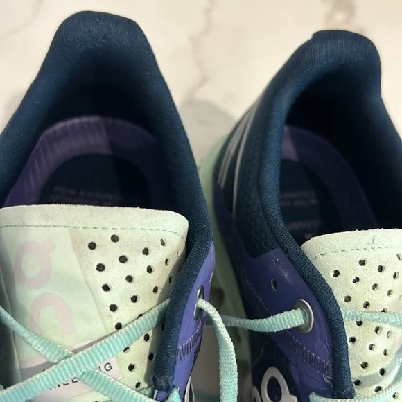 ON RUNNING WOMEN'S CLOUDFLOW DAWN/ JADE Size 7 Light weight Running Sneakers