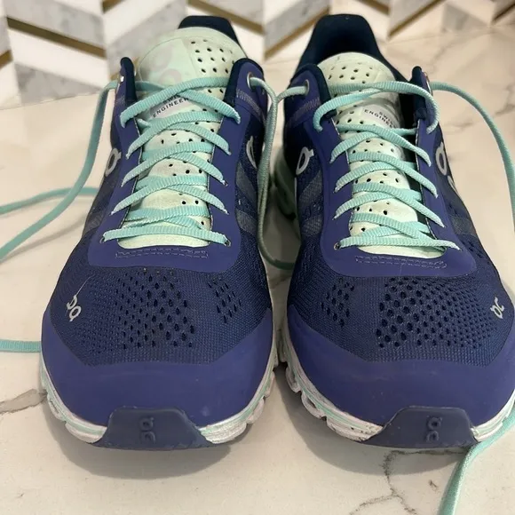 ON RUNNING WOMEN'S CLOUDFLOW DAWN/ JADE Size 7 Light weight Running Sneakers