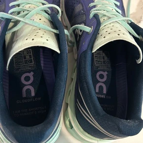 ON RUNNING WOMEN'S CLOUDFLOW DAWN/ JADE Size 7 Light weight Running Sneakers