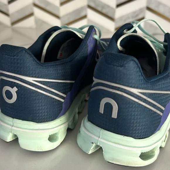 ON RUNNING WOMEN'S CLOUDFLOW DAWN/ JADE Size 7 Light weight Running Sneakers