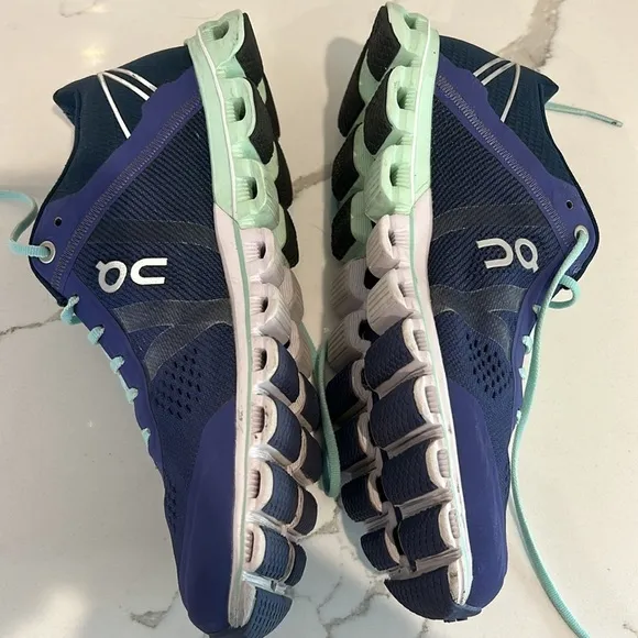 ON RUNNING WOMEN'S CLOUDFLOW DAWN/ JADE Size 7 Light weight Running Sneakers