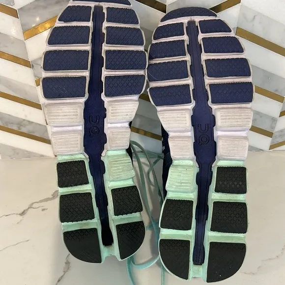 ON RUNNING WOMEN'S CLOUDFLOW DAWN/ JADE Size 7 Light weight Running Sneakers
