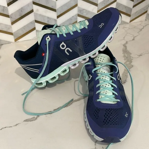 ON RUNNING WOMEN'S CLOUDFLOW DAWN/ JADE Size 7 Light weight Running Sneakers