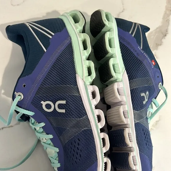 ON RUNNING WOMEN'S CLOUDFLOW DAWN/ JADE Size 7 Light weight Running Sneakers