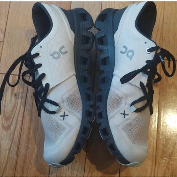 On Running Women's Sneakers - Black and Cream fawn magnet sz 7