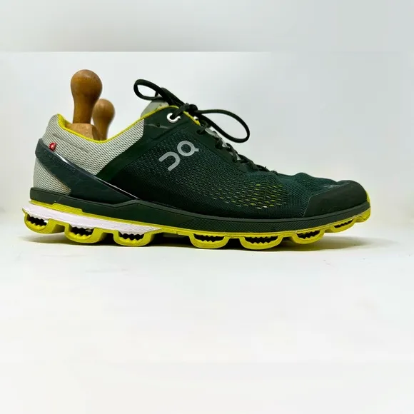ON Cloud Running Men's green Cloudsurfer Running Shoe Sneakers size 12. See pic