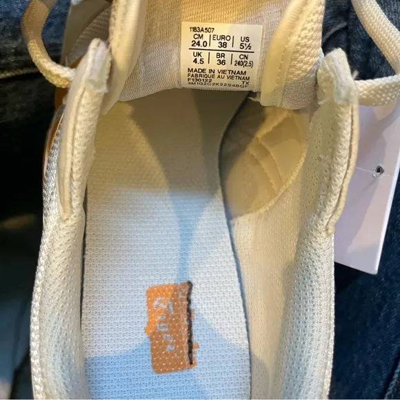 Onitsuka Tiger Alvarado Sneakers