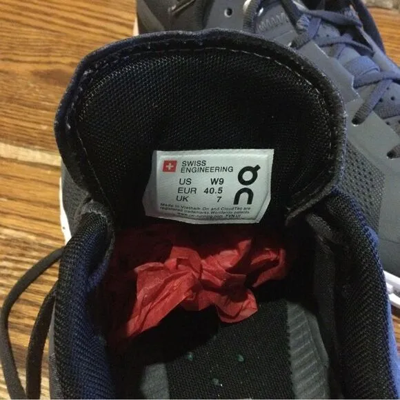 ON Running Cloud Trainer Sneakers