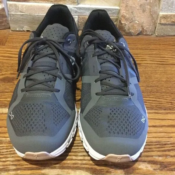ON Running Cloud Trainer Sneakers