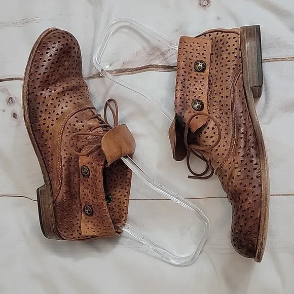 Patricia Nash Sabrina Perforated Leather Bootie Shoes Brown size 8.5 Women's