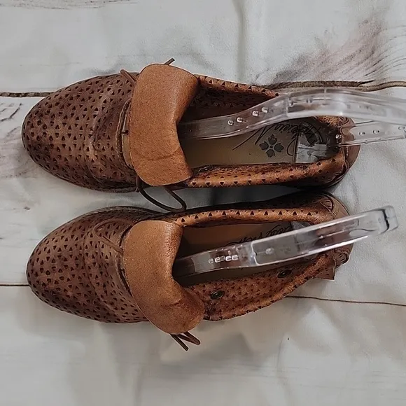 Patricia Nash Sabrina Perforated Leather Bootie Shoes Brown size 8.5 Women's