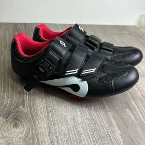 Peloton, stationary bike clip on shoes with clips