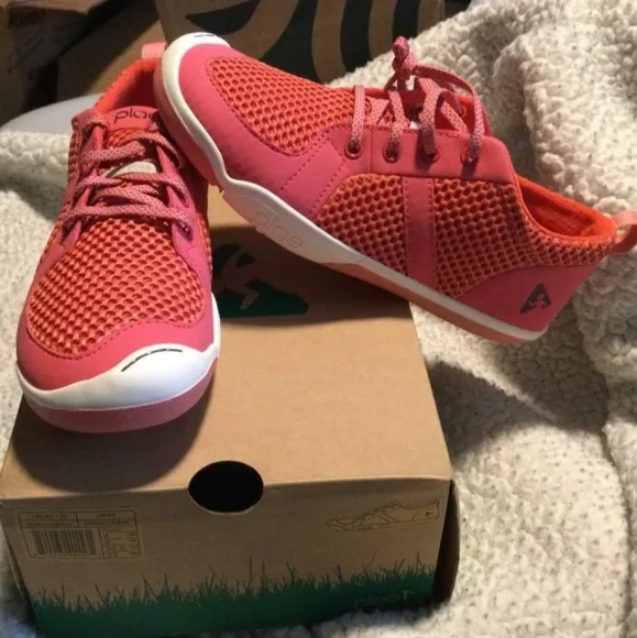PLAE Miles Sneakers Shoes Living Coral/Pink/Peach Big Kid Girl's Size 4, NEW