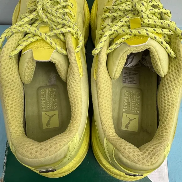 PUMA size 10.5  AMG PETRONAS Motorsport  RUNNING SISTEM