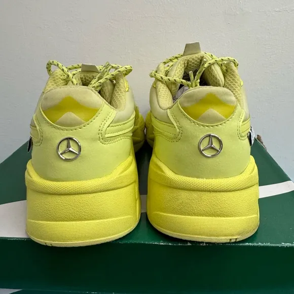 PUMA size 10.5  AMG PETRONAS Motorsport  RUNNING SISTEM