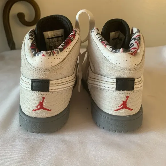 Rare Jordan 1 Retro 93’ Bugs Bunny 580516-107 youth sneakers shoes Sz 3Y